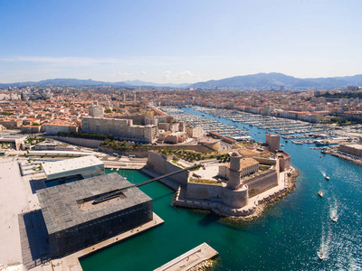 马赛码头的鸟瞰图老港圣让城堡和法国南部的 mucem