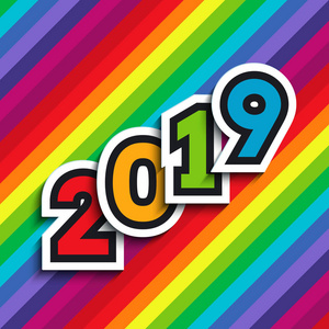 彩虹背景与2019纸数字。为新年五颜六色的贺卡, 网站横幅和标题等的设计