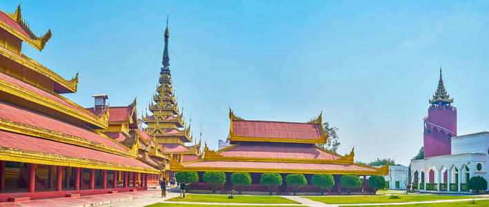 缅甸曼德勒2018年2月23日 皇家宫殿庭院全景, 东方风格美丽建筑, 2月23日在曼德勒