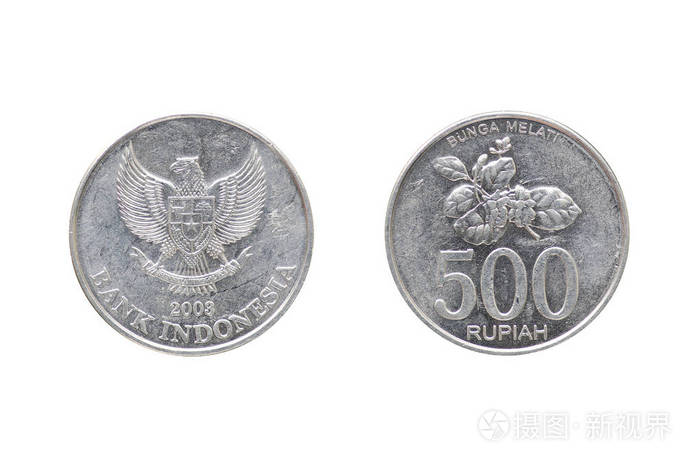 500印度尼西亚盾硬币 (2003) 被隔绝在白色背景上