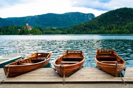 木船在斯洛文尼亚的布莱德湖