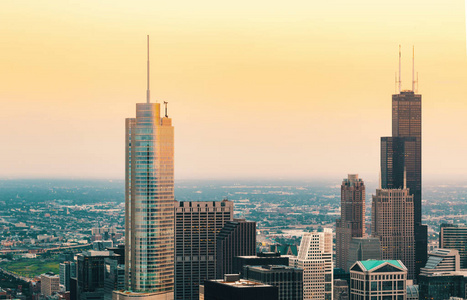 日落时的芝加哥城市景观摩天大楼