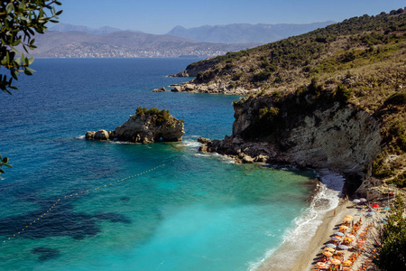 美丽的海滩度假在阿尔巴尼亚。爱奥尼亚海