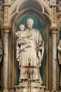 圣约瑟夫祭坛在萨格勒布大教堂致力于玛丽的假设