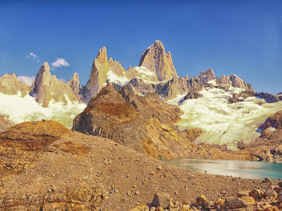 罗伊和周围的山峰附近 El Chalten 圣克鲁斯阿根廷