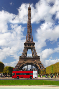 与公园在法国巴黎的埃菲尔铁塔