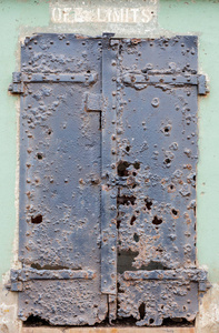 铁门的废墟在电池 Mendell, 巴里堡, 马林岬, 加利福尼亚, 美国。电池 Mendell 是在巴里堡建造的第一个电池。建