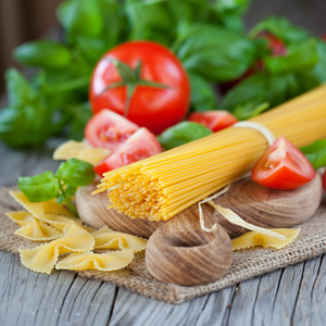 italienska ingredienser  pasta, grnsaker och rter