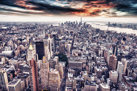 曼哈顿在日落时的 aereal 视图