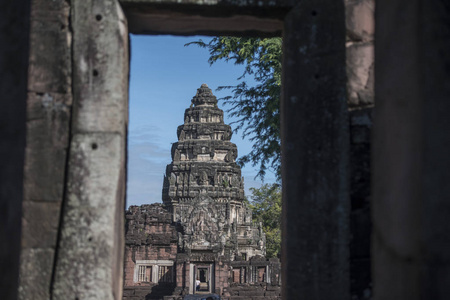 Phimai 历史公园的高棉寺庙废墟在 Phimai 节日在 Phimai 镇在 Provinz 空的叻差在泰国。泰国, Phi