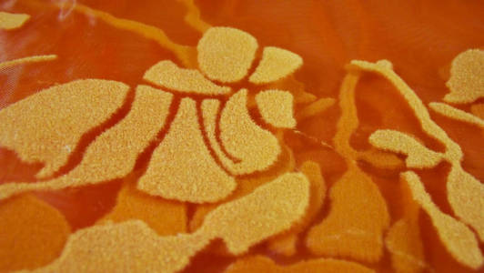 抽象橙色背景由轻的织品制成