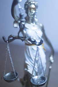 律师法律盲正义青铜雕像忒弥斯和律师法律公司办事处的规模