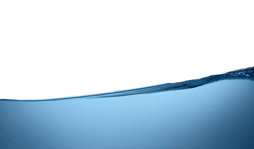 蓝色水表面对白色背景图片