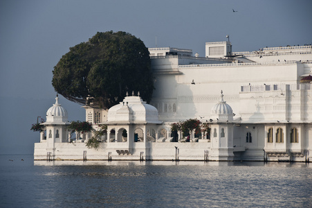 在印度乌代布尔，湖宫