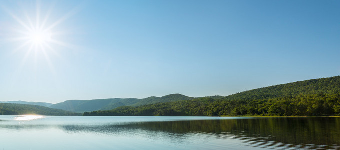 沃伦湖的全景