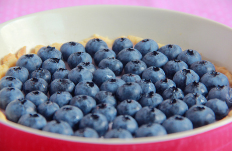 蓝莓馅饼与酸奶灌装