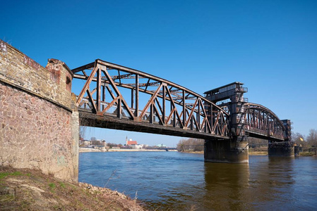 马格德堡河上的历史性升降桥