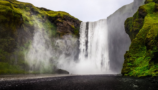 在冰岛的野生斯科加瀑布瀑布花园景观