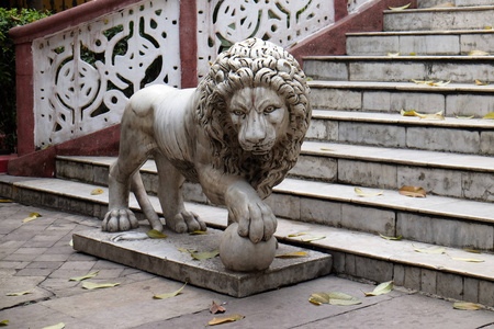在印度西孟加拉加尔各答, 守卫 Sree Sree Chanua Probhu 寺入口的狮子