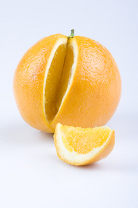 橙色水果和他的部分
