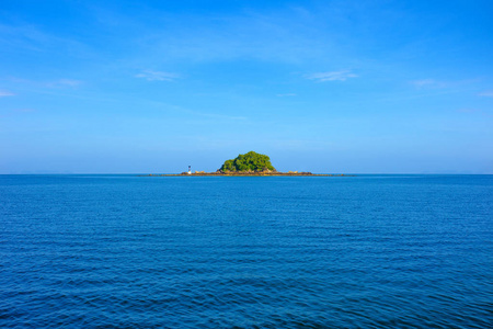 孤单海岛在海与小灯塔泰国甲米 La