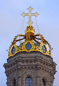 俄罗斯, 莫斯科地区, 2018年1月。圆顶的寺庙的标志在 Dubrovitsy 以皇冠的形式。建于1703年在葛里森亲王庄园的