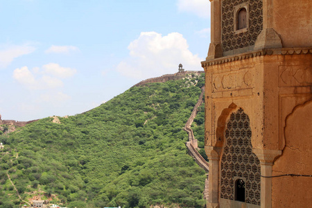 长城周围的长墙。拉贾斯坦邦六座堡垒之一。2018年8月在印度拍摄