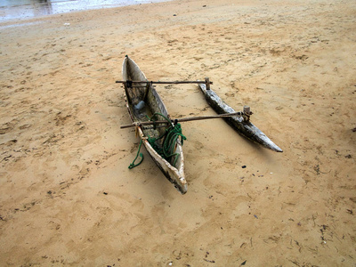 传统的船雕刻的树干, Nosi, 马达加斯加