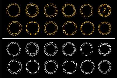 收集金色和白色的手绘制的圆形框架。矢量集2