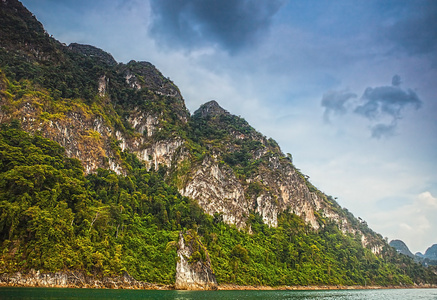 在东南亚地区的岛屿岩