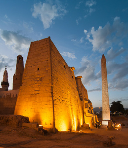 晚上埃及卢克索神庙