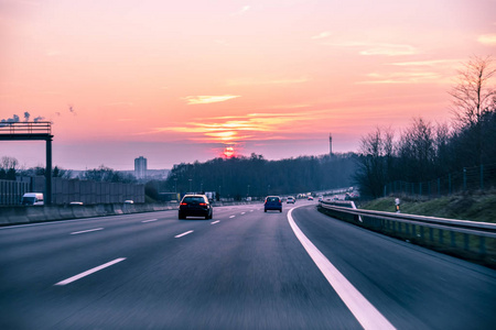 德国高速公路上的日落