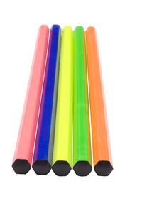 在一行中的彩色的铅笔