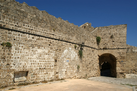 中世纪城墙在希腊罗得斯镇