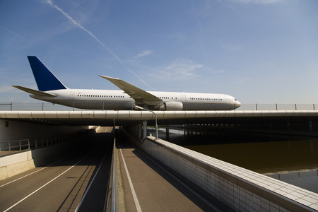 滑行的飞机在史基浦机场，阿姆斯特丹，荷兰