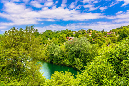 佳河 Kupa 风景。鸟瞰图在克罗地亚的惊人的风景, Kupa 河