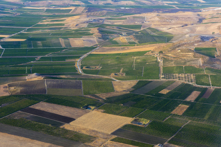 飞下飞机起飞到特内里费机场附近的一些房子的