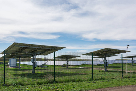 太阳能发电站。面板设计, 以吸收太阳的光线作为