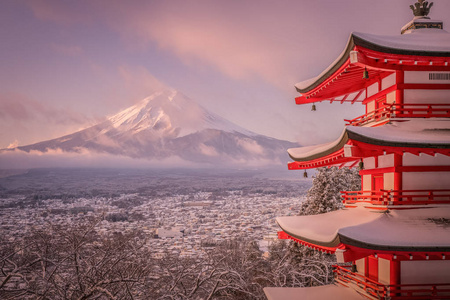 日本冬季 Chureito 宝塔和山富士