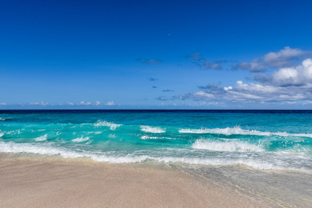 海浪在塞舌尔群岛