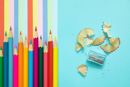 彩色铅笔, 垃圾和彩虹彩色条纹, 固定
