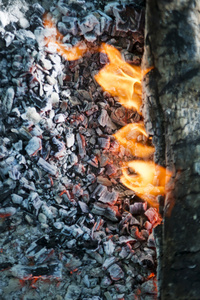 木材燃烧阶段