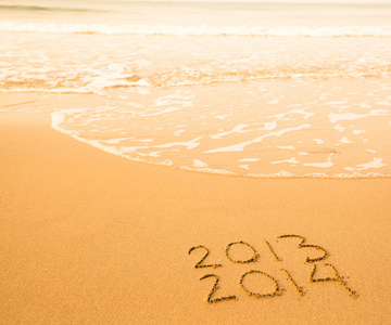 20132014 年写在沙子上海滩纹理软海中的波浪