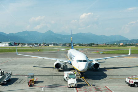 2017年5月23日意大利的贝加莫 Orio al Serio 国际机场的瑞安航空停车场。这是一个爱尔兰低成本航空公司