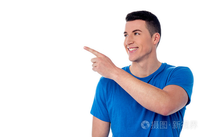 聪明的人看指着不远处