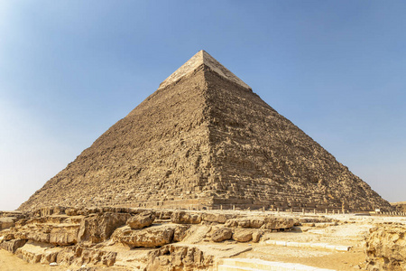 哈夫拉或卡夫拉的金字塔, 是古埃及吉萨金字塔的第二高和第二大, 是第四王朝法老哈夫拉 Chefren 的陵墓, 由 c 25
