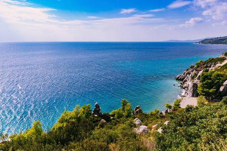 希腊的绿松石海和岩石海岸美丽的风景