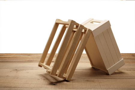 堆叠的木制盒