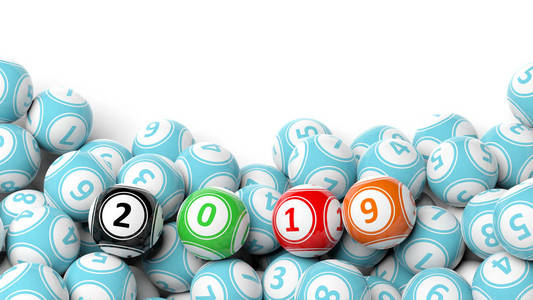 新年2019在宾果球。宾果彩票球堆在白色背景, 复制空间。3d 插图