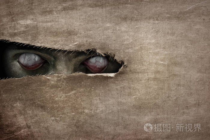 可怕的魔鬼眼睛偷看